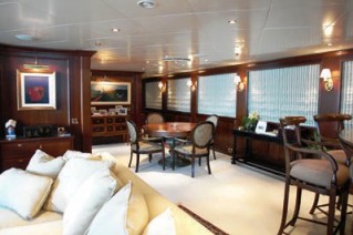 Yacht Big Aron Salon